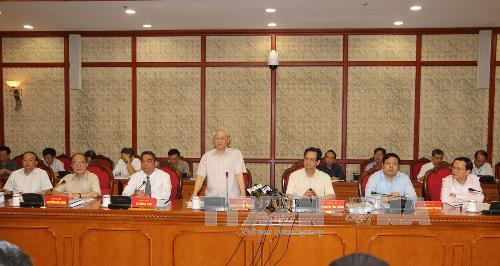 Das Politbüro tagt mit der Provinzverwaltung von Quang Ninh